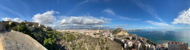 Alicante İspanya 'daki Santa Barbara Kalesi' nden panoramik manzara