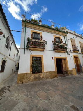 İspanya 'nın eski Cordoba şehrinde bir sokak.