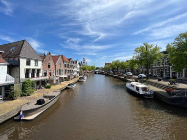 Yaz boyunca Dokkum, Friesland ve Hollanda 'da Kanal