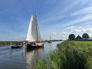 Hollanda, Friesland göllerinde yelken açmak.