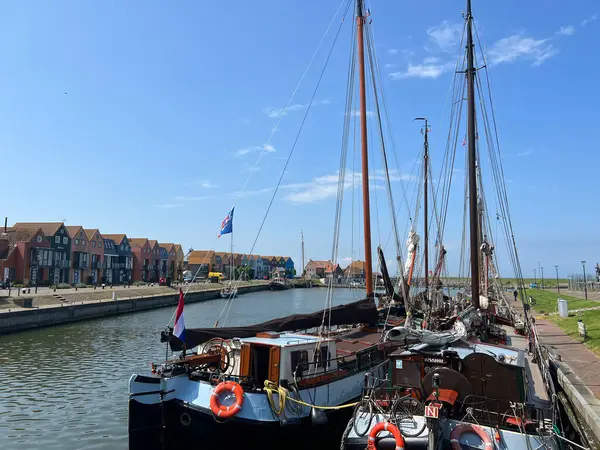 Hollanda, Friesland 'daki Stavoren limanındaki yelkenliler.