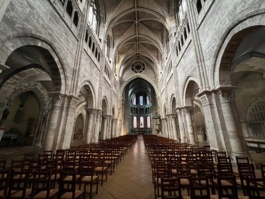 Fransa 'nın Chalon sur Sane şehrinde bulutlu bir gün