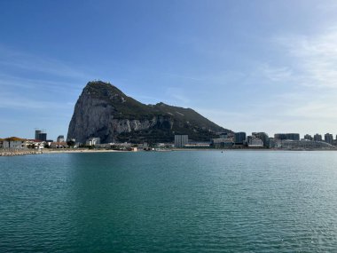 İspanya 'daki La Linea de La Concepcion' dan Cebelitarık 'taki kayayı görmek