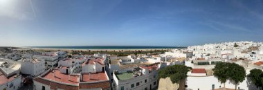 İspanya 'nın Torre de Guzman kentinden Conil de la Frontera' daki panoramik manzara ve plaj