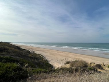 Endülüs İspanya 'da Chiclana de la Frontera çevresindeki plaj
