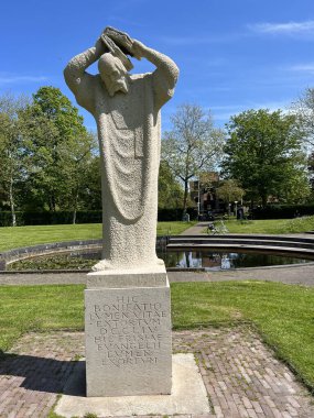 Hollanda, Friesland, Dokkum 'daki Bonifatius Heykeli