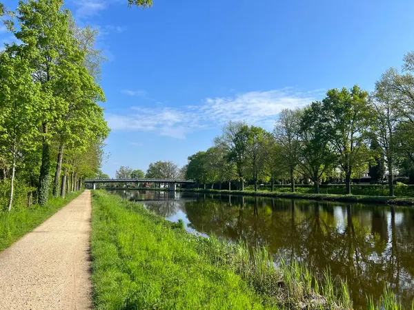 Lingen Deki Dortmund Ems Kanalı Nın Yanındaki Patika Almanya — Stok fotoğraf