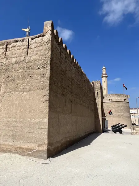 アラブ首長国連邦のドバイの古い町のドバイ博物館と歴史的な砦 ストックフォト