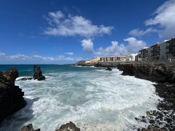 Rough Sea Coast Isleta Las Palmas Gran Canaria 免版税图库图片