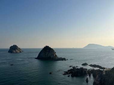 Busan Güney Kore 'de Oryukdo Skywalk çevresindeki sahil manzarası