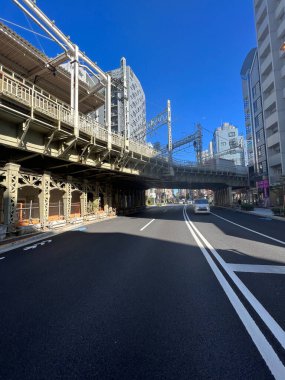 Tokyo, Japonya 'da demiryolu köprüsü