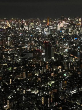Japonya 'da gece Tokyo gökdeleninden görüntü
