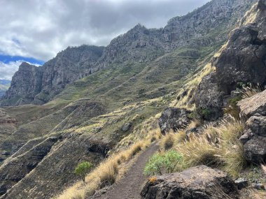 Büyük Kanarya adasında Agaete 'nin etrafında yürüyüş yolu