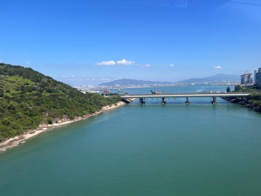 Hong Kong civarındaki Tian Tan Buddha 'ya Ngong Ping 360 Kablo Arabasından görüntü