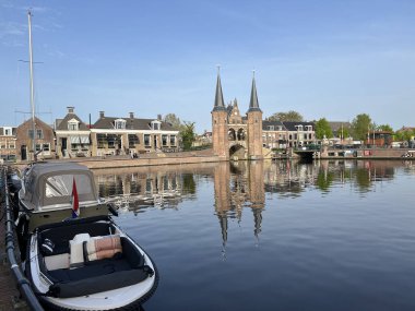 Şehirdeki su birikintisi Sneek, Friesland Hollanda