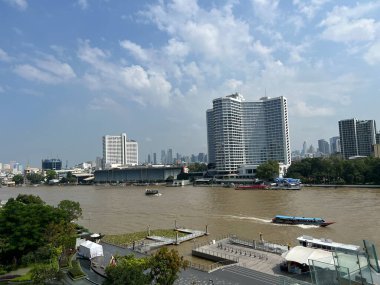 Chao Phraya nehri Bangkok, Tayland 'daki Icon Siyam Alışveriş Merkezi' nden görüldü.