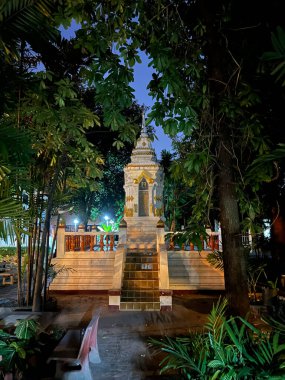 Wat Phra Singh Woramahawihan Budist Tapınağı gece Chiang Mai, Tayland