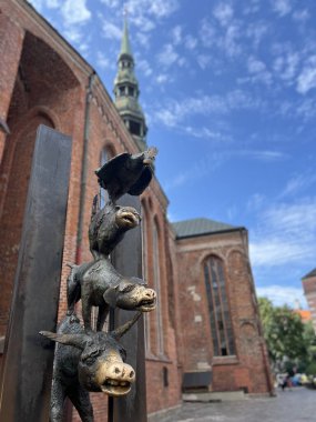 Riga, Letonya 'daki St. Peter Kilisesi' nde heykel