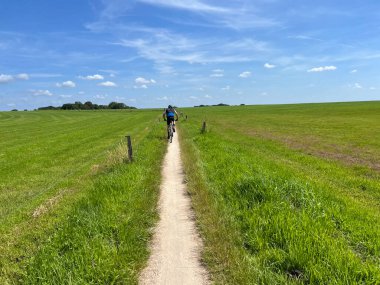 Hollanda 'nın Overijssel kentindeki Ootmarsum çevresinde MTB hattı