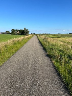 Hollanda, Friesland 'da Spannum çevresindeki yol