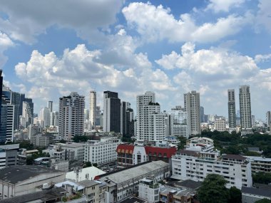 Sukhumvit, Bangkok Tayland 'daki Karargahtan gökdelenler görüldü.