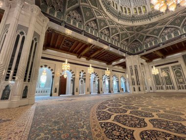 Muscat, Umman 'daki Büyük Camii' nin içinde.