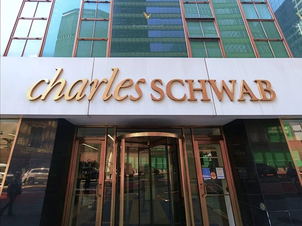 New York 2021 Augusztus Charles Schwab New York Irodai Bejárat — Stock Fotó