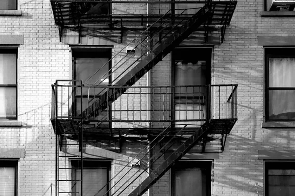 Svart Och Vitt Närbild New York City Lägenhetsbyggnad Med Tegel — Stockfoto
