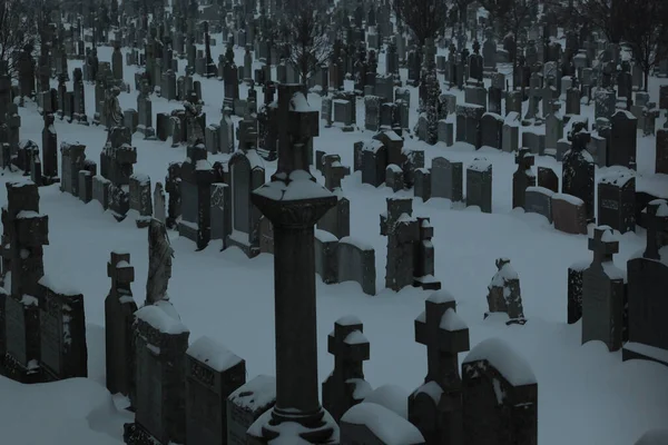 Κατεψυγμένες Σειρές Νεκροταφείων Από Ταφόπλακες Καλυμμένες Χιόνι Στο Σκοτάδι Του — Φωτογραφία Αρχείου