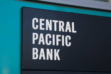 Honolulu, HI - 10 Ocak 2023: Yerel şubedeki Central Pacific Bank tabelasını kapatın.