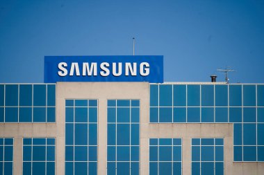 Ridgefield Park, New York, ABD - 1 Nisan 2023: Samsung America logolu şirket binası. Güney Koreli elektronik üreticisi Galaxy akıllı telefon ve ev aletleri 