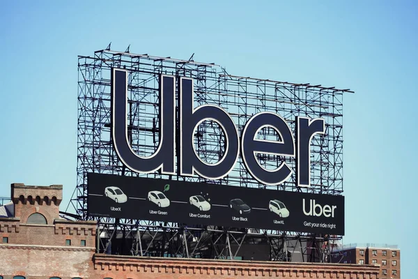 Manhattan Abril 2023 Nueva York Cartelera Servicio Automóviles Uber Parte —  Fotos de Stock