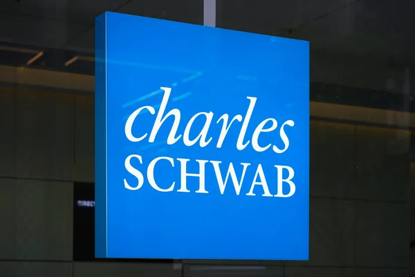 New York 2023 Április Charles Schwab Corporation Pénzügyi Szolgáltatások Céglogó — Stock Fotó