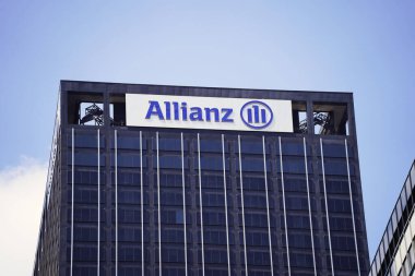 New York, New York - 26 Nisan 2023: Allianz Global yatırımcıları Midtown, Manhattan 'daki ofis binasını imzaladı. Merkezi Almanya 'nın Münih şehrinde bulunan dünyanın en büyük sigorta şirketlerinden biri..