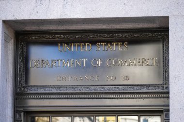 Washington, DC - 4 Nisan 2023: Birleşik Devletler Ticaret Bakanlığı Herbert C. Hoover Binası 'na giriş ve imza.