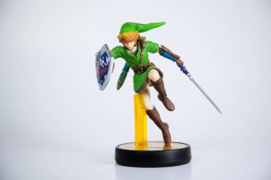 Bronx, New York - 10 Ekim 2021: The Legend of Zelda Nintendo video oyunlarından Link Amiibo figürü