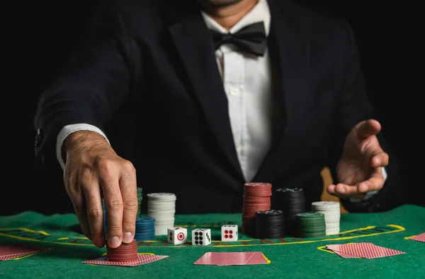Crop Picture Close Man Dealer Croupier Shuffles Poker Cards Betting — Stock Photo, Image