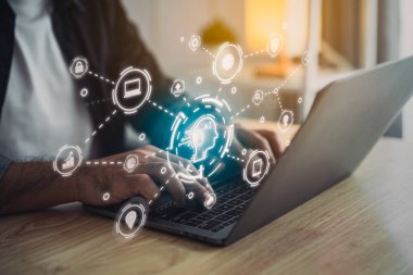 Bilgisayarda çalışan iş adamı sanal dijital yapay zeka ağı zinciri. Dijital dönüşüm yönetimi, şeylerin interneti, akıllı Ai teknolojisi, ticari simgelerin IOT kavramları nesnelerin akıllı İnternet