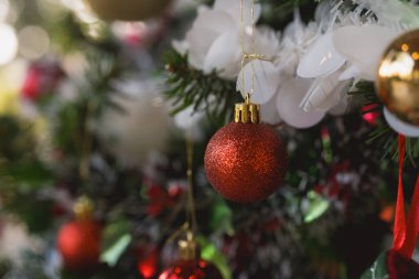 Bokeh arka plan, duvar kağıdı, reklam için tuval gibi dekorasyonları kapat. Arka plana Bokeh çelenkleri kopyala. Yeni yıl konsepti.