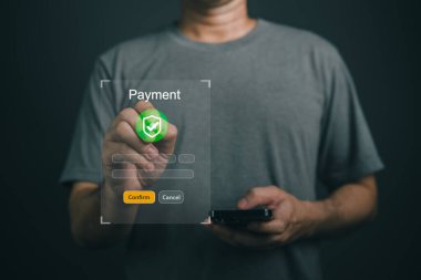 Çevrimiçi Ödemeyi Güvenli Ödeme Onayı ve Karanlık Arkaplanda İptal Seçenekleri ile Tamamlamak için Akıllı Telefonu Kullan