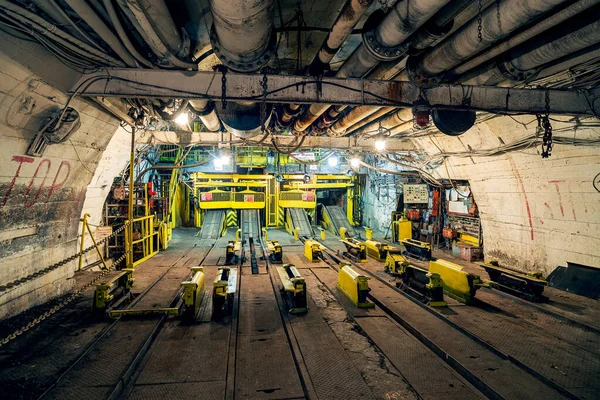 Yeraltı Kara Kömür Madeni Darkov Kattaki Maden Asansörü Girişi Metre — Stok fotoğraf