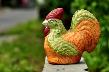 Kil seçici odak noktasından yapılmış domuz kumbarası.