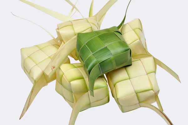 Ketupat是印度尼西亚的一种传统食品 用椰子叶包裹的米制成 — 图库照片