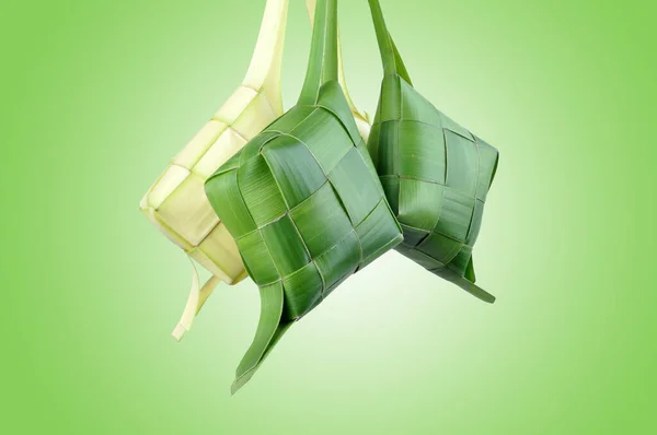 Ketupat是印度尼西亚的一种传统食品 用椰子叶包裹的米制成 — 图库照片