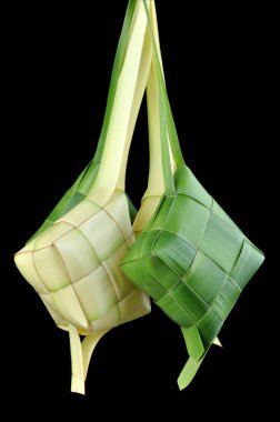 Ketupat siyah arkaplanı izole edildi