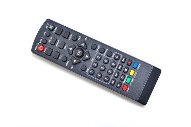 Dijital televizyon uzaktan kumandası beyaz arkaplanda izole edildi