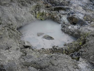 Volkanda küçük bir krater.