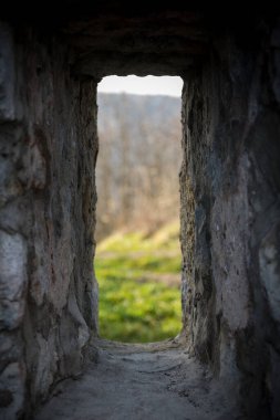 Almanya 'da bir ortaçağ şatosunun taş penceresi yıkıldı..