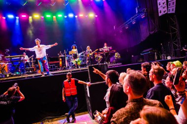 2 Temmuz 2023. Rock Werchter Festivali Werchter, Belçika. Jacob Collier 'ın konserindeki hayranlar