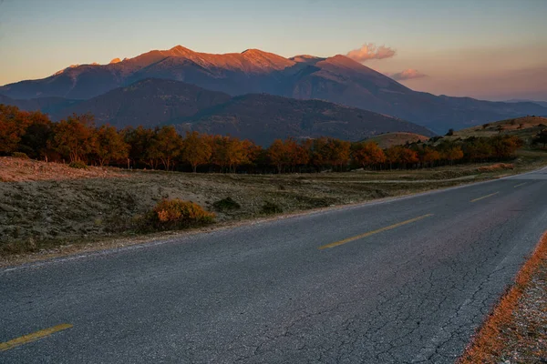 Мощеная Пустая Дорога Массиве Горы Олимп Греции Закате — стоковое фото